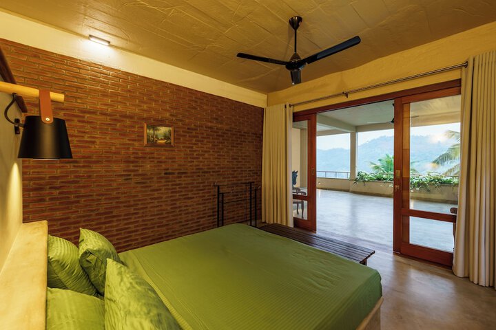 Room 5 of 14