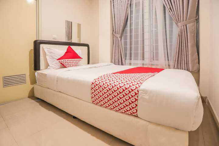 Room 6 of 32