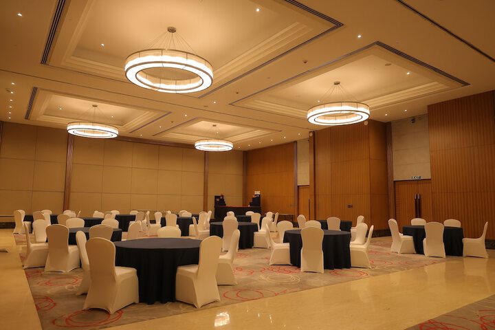 Ballroom/Hall 70 of 112
