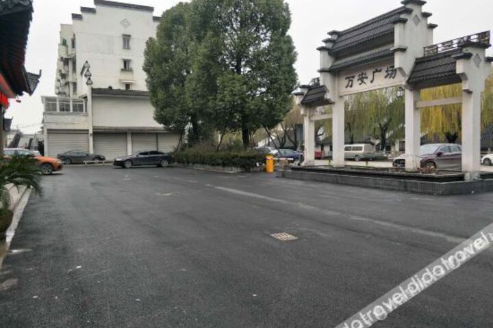 Liangcheng Meijing Holiday Hotel