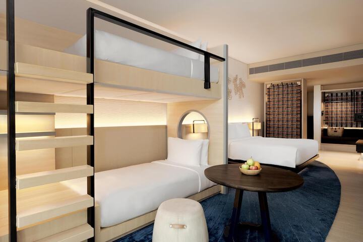 Room 26 of 137