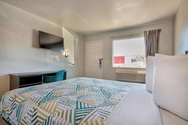 Room 10 of 26