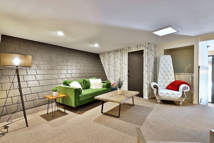 Room 5 of 30