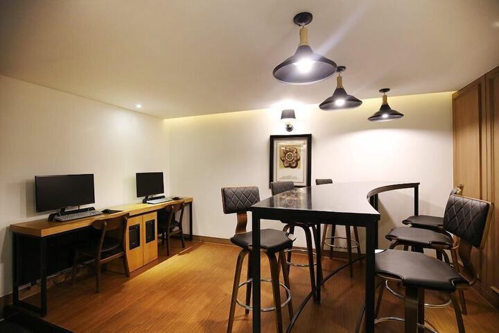 Room 43 of 83