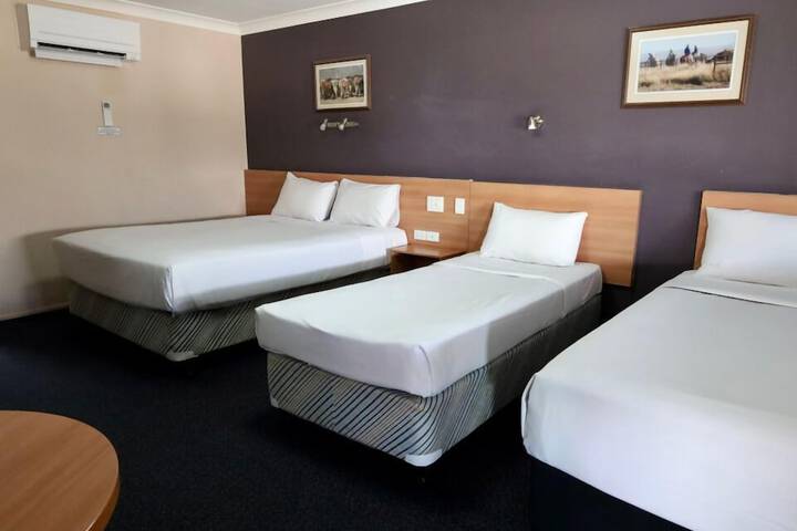 Room 6 of 13