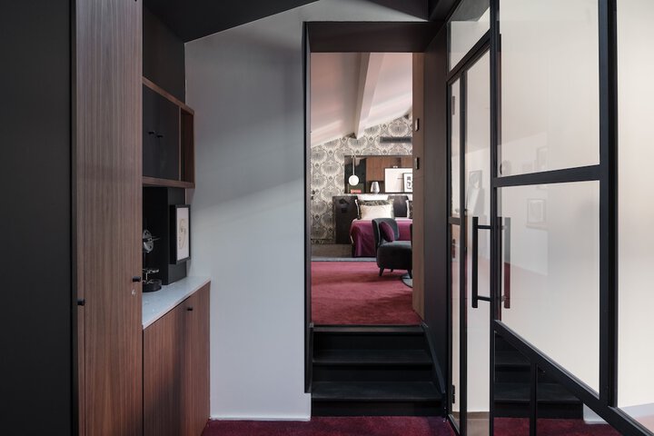 Room 30 of 285