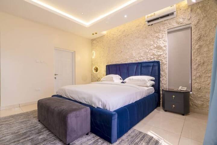 Room 10 of 31