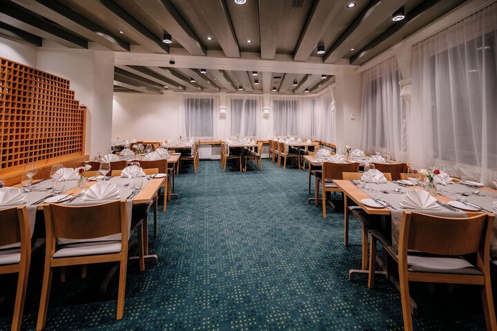 Dining 78 of 98