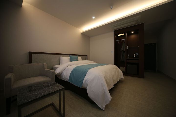 Room 13 of 60