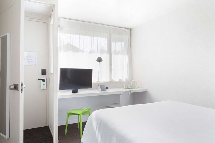 Room 3 of 27