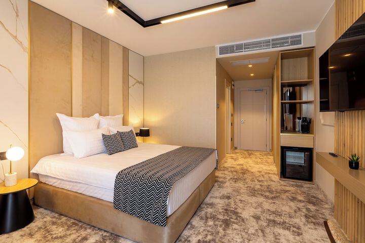 Room 6 of 37