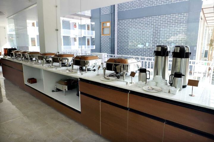 Breakfast/Coffee Service 25 of 37