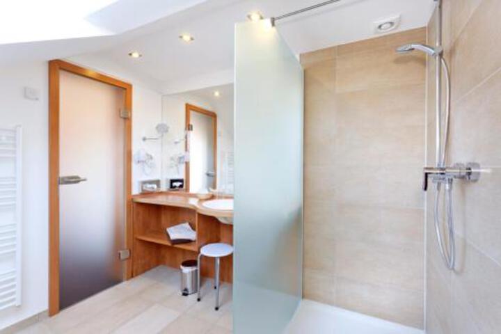 Room 13 of 20