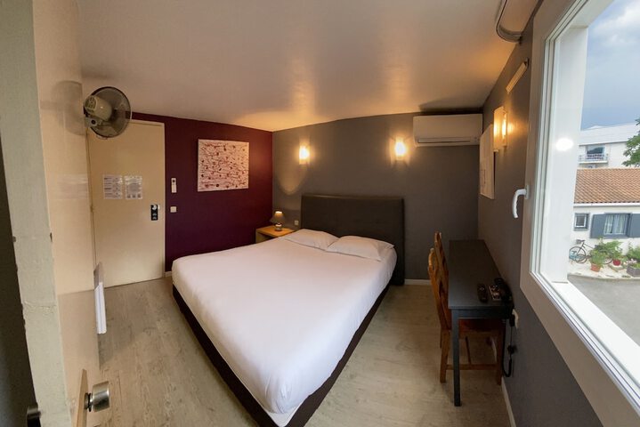Room 12 of 36