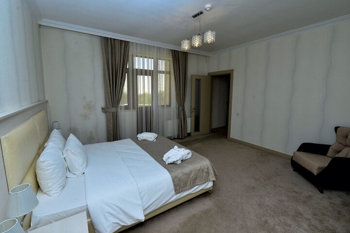 Room 3 of 52