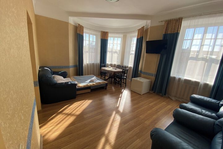 Room 183 of 272