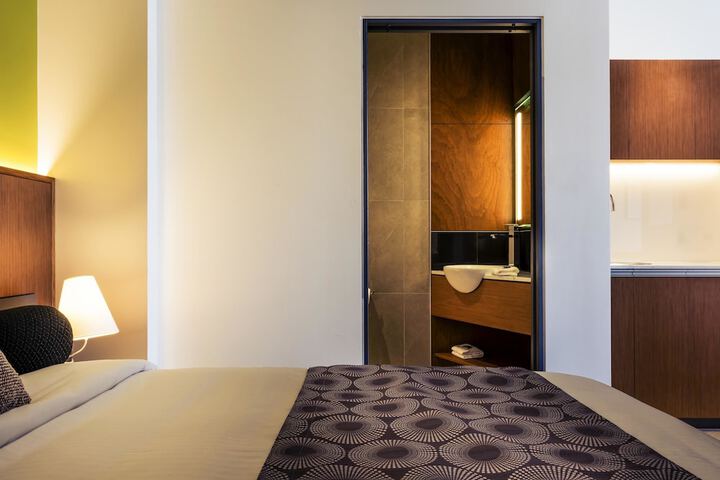 Room 8 of 84