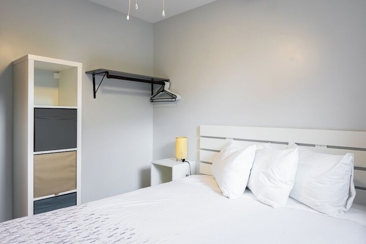 Room 42 of 147