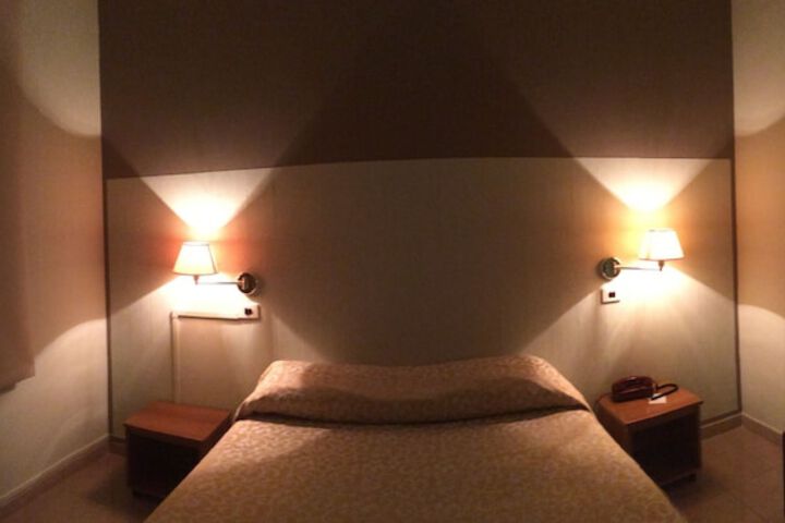 Room 5 of 37