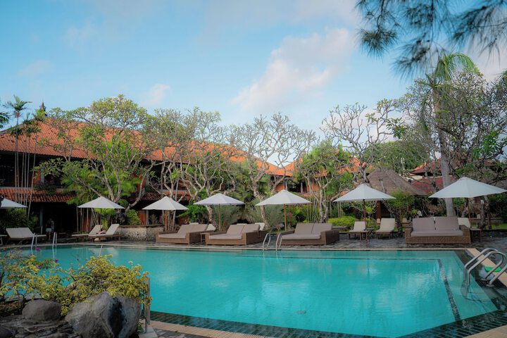 Hotel Pool