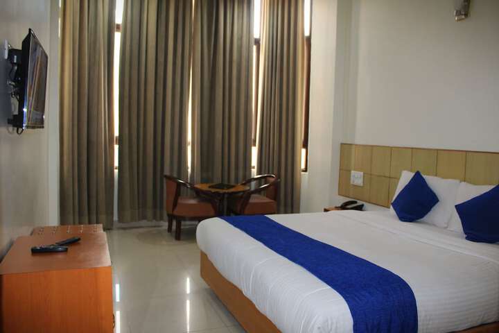 Room 13 of 99