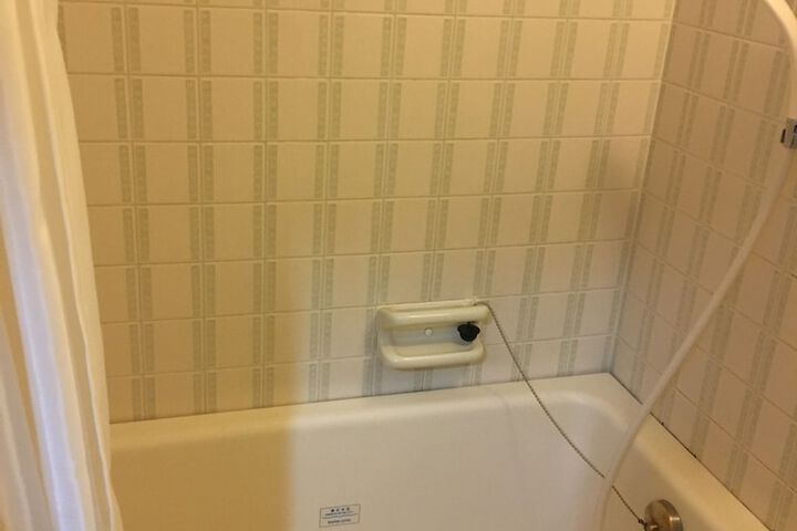 Room 17 of 38