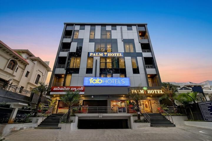 Fabhotel Palm Tree