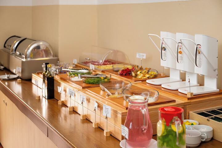 Breakfast/Coffee Service 54 of 73