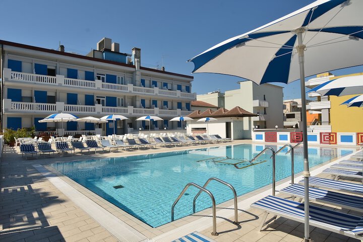 Pool Hotel
