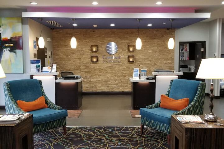 Check-in/check-out kiosk