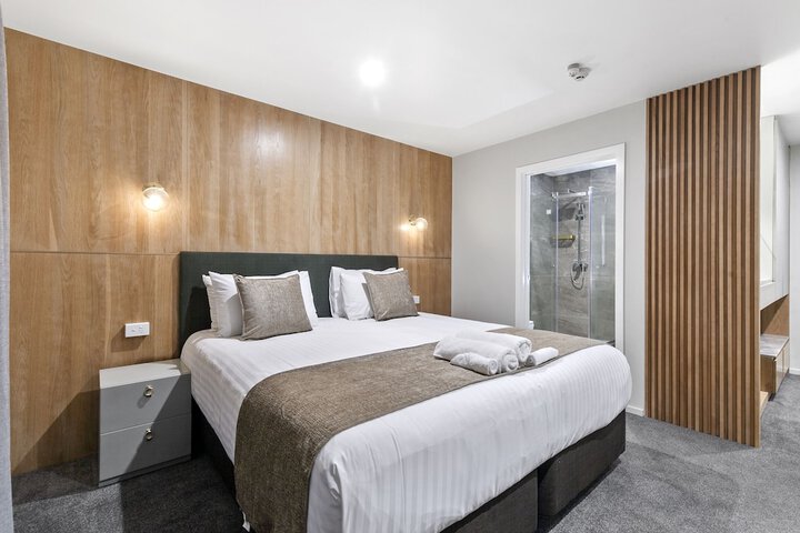 Room 18 of 28