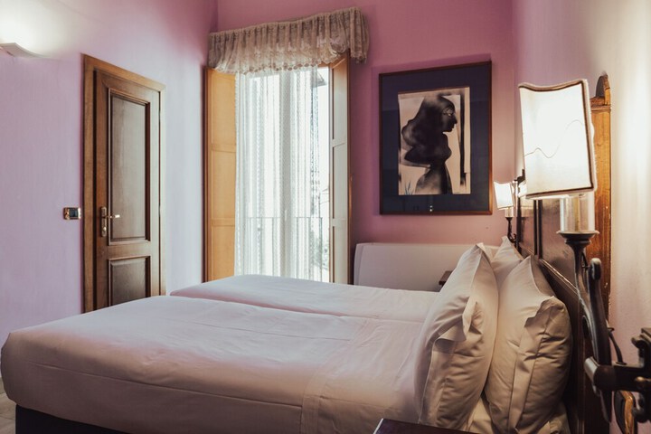 Room 5 of 42