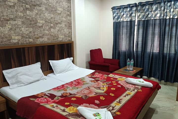 Room 17 of 37