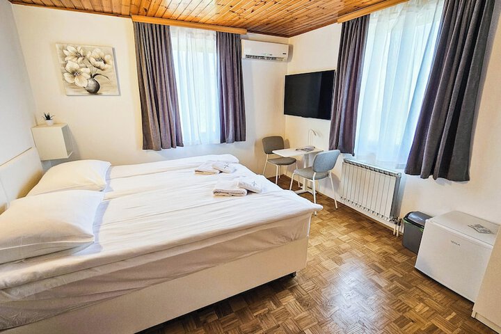 Room 12 of 68