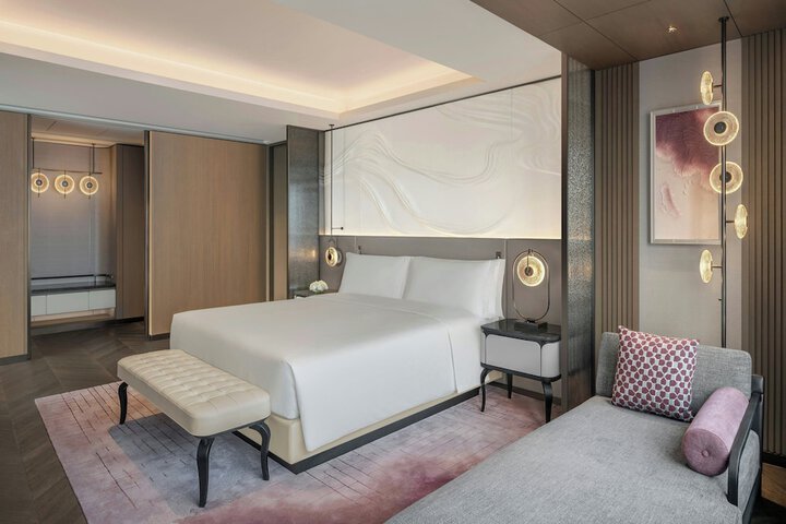 Room 8 of 74
