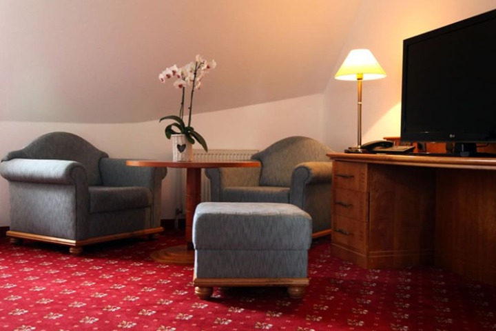 Room 17 of 33