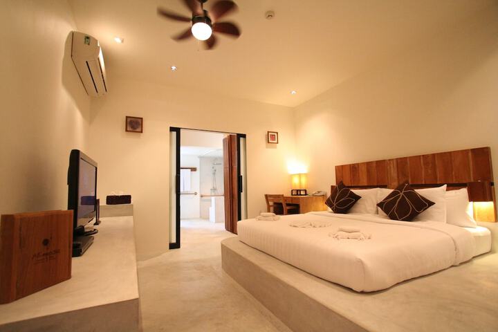 Room 14 of 142