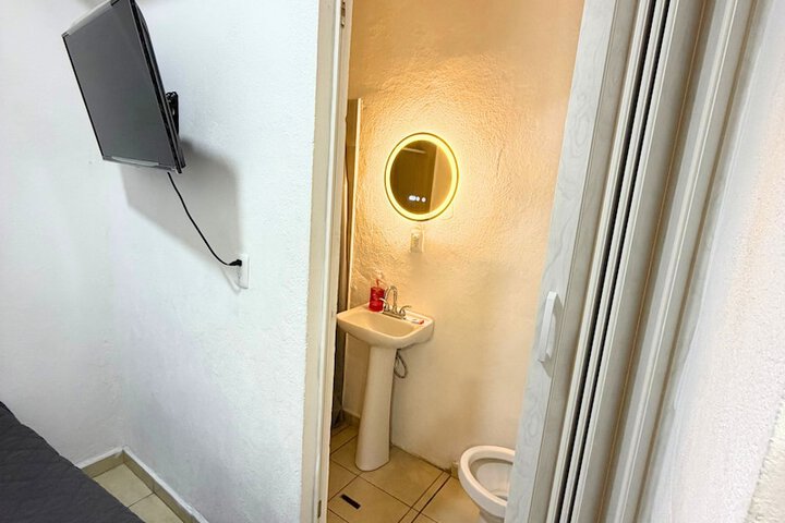 Room 21 of 32