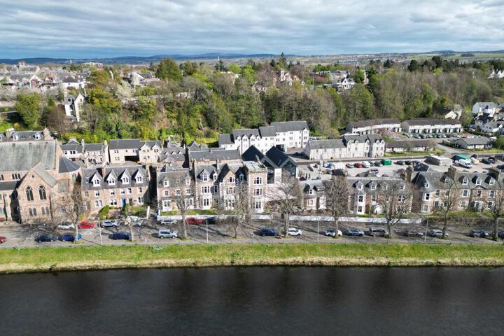 Glen Mhor Hotel at Uile-bheist Brewstillery'