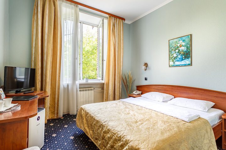 Room 12 of 65