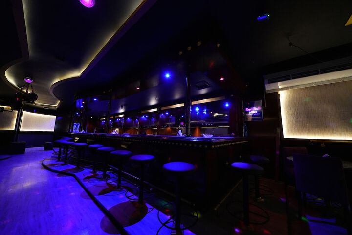 Lounge 14 of 15