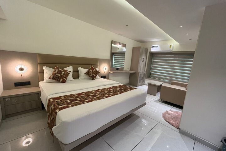 Room 8 of 15
