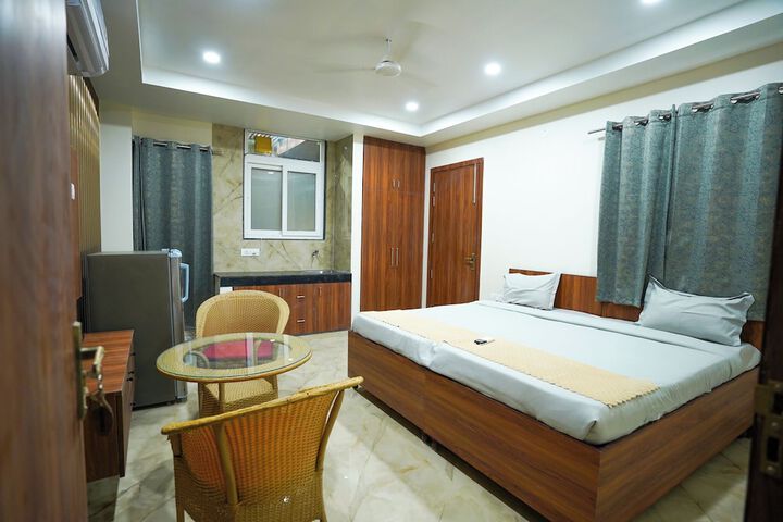 Room 44 of 77