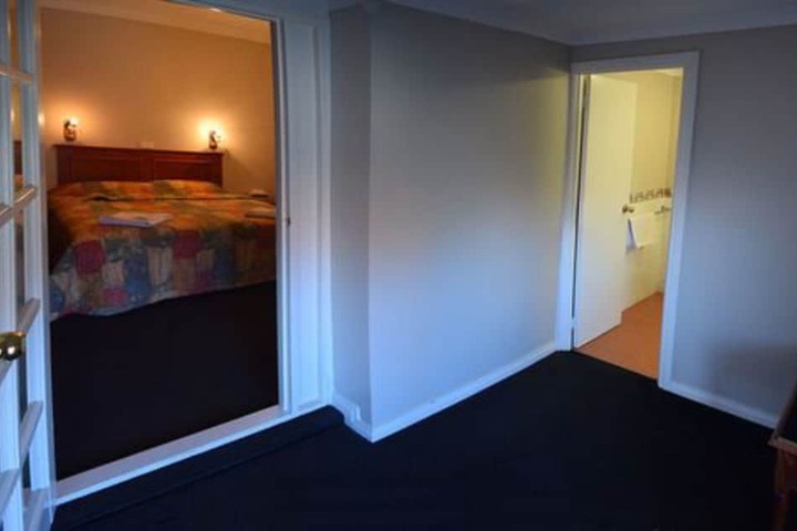 Room 32 of 98