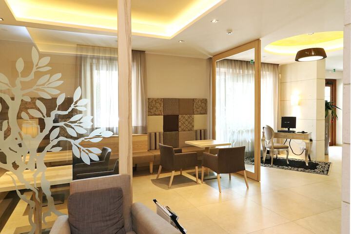 Guest Lobby
