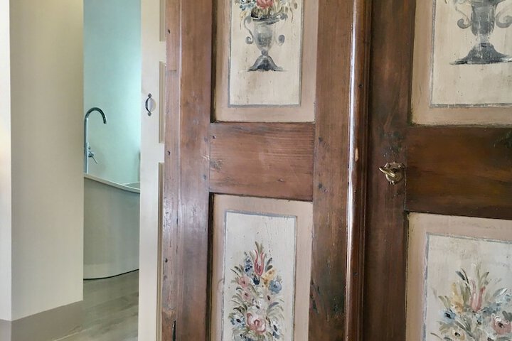 Room 6 of 115