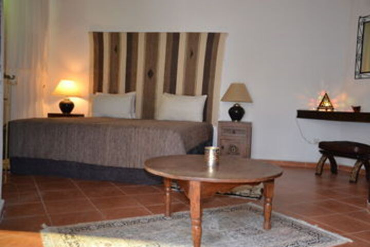 Room 6 of 12
