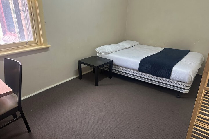 Room 5 of 9