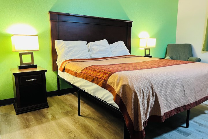 1 King Bed (1 of 8)