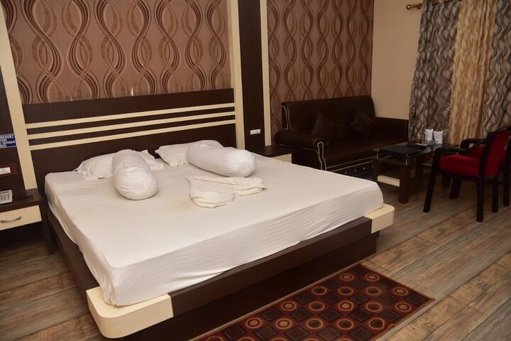 Room 10 of 27